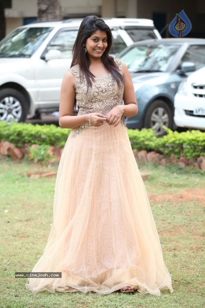 Kavya Kumar New Pics - 41 / 83 photos