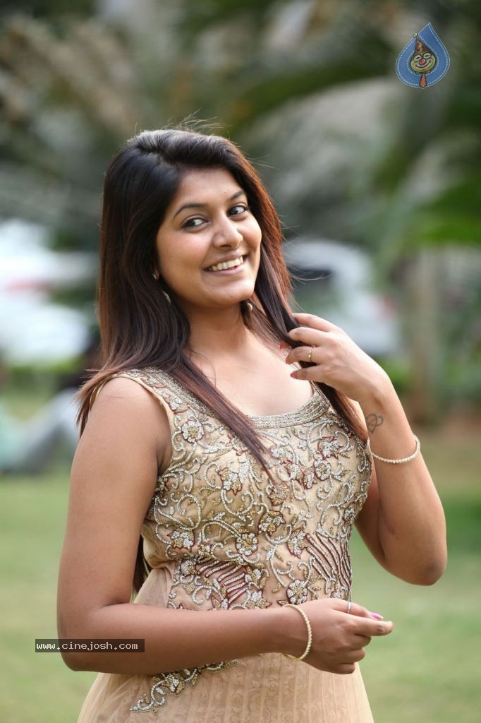 Kavya Kumar New Pics - 72 / 83 photos