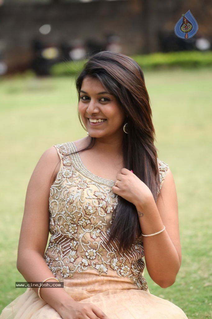 Kavya Kumar New Pics - 75 / 83 photos