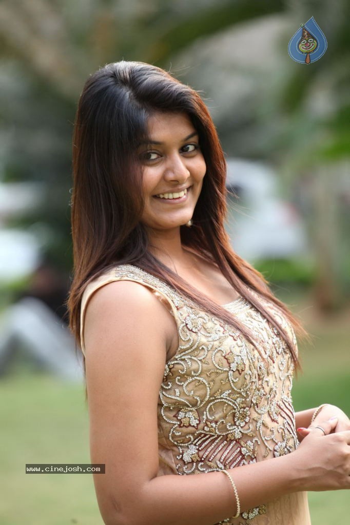 Kavya Kumar New Pics - 76 / 83 photos
