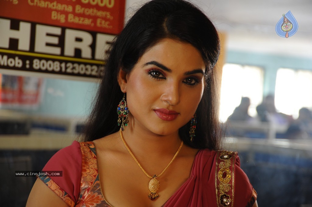 Kavya Singh Hot Gallery - 45 / 62 photos