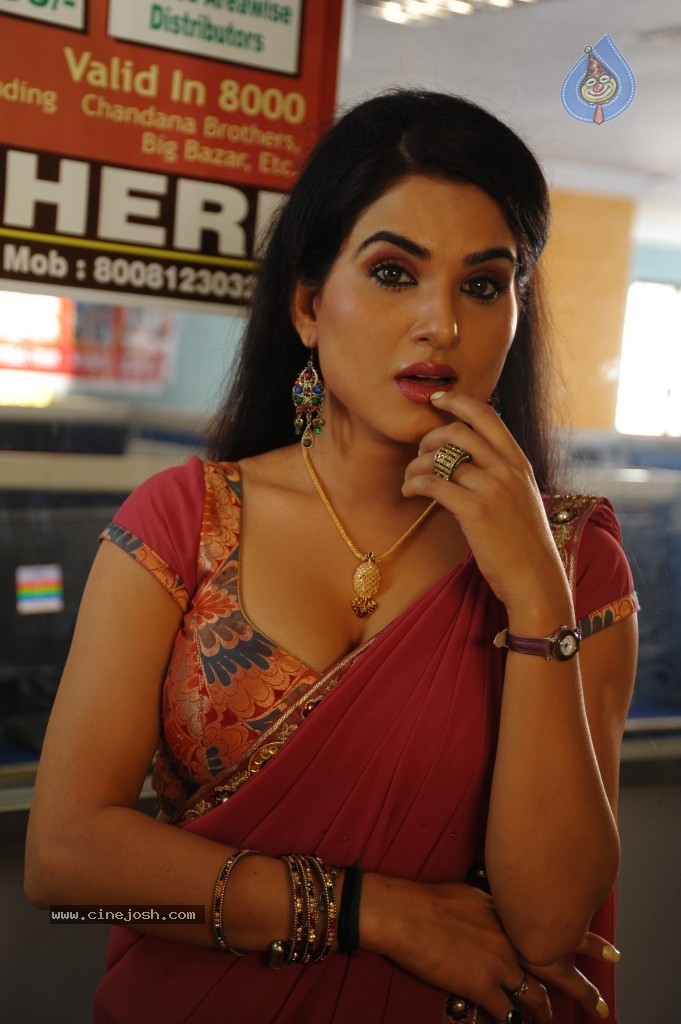 Kavya Singh Hot Gallery - 46 / 62 photos