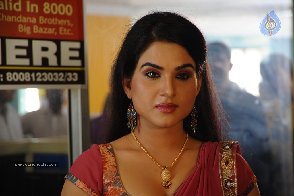 Kavya Singh Hot Gallery - 51 / 62 photos