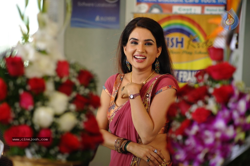 Kavya Singh Hot Gallery - 55 / 62 photos