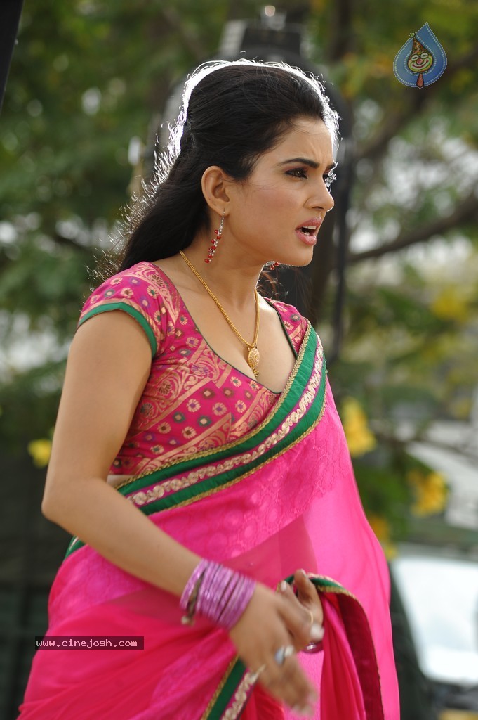 Kavya Singh Hot Images - 15 / 77 photos