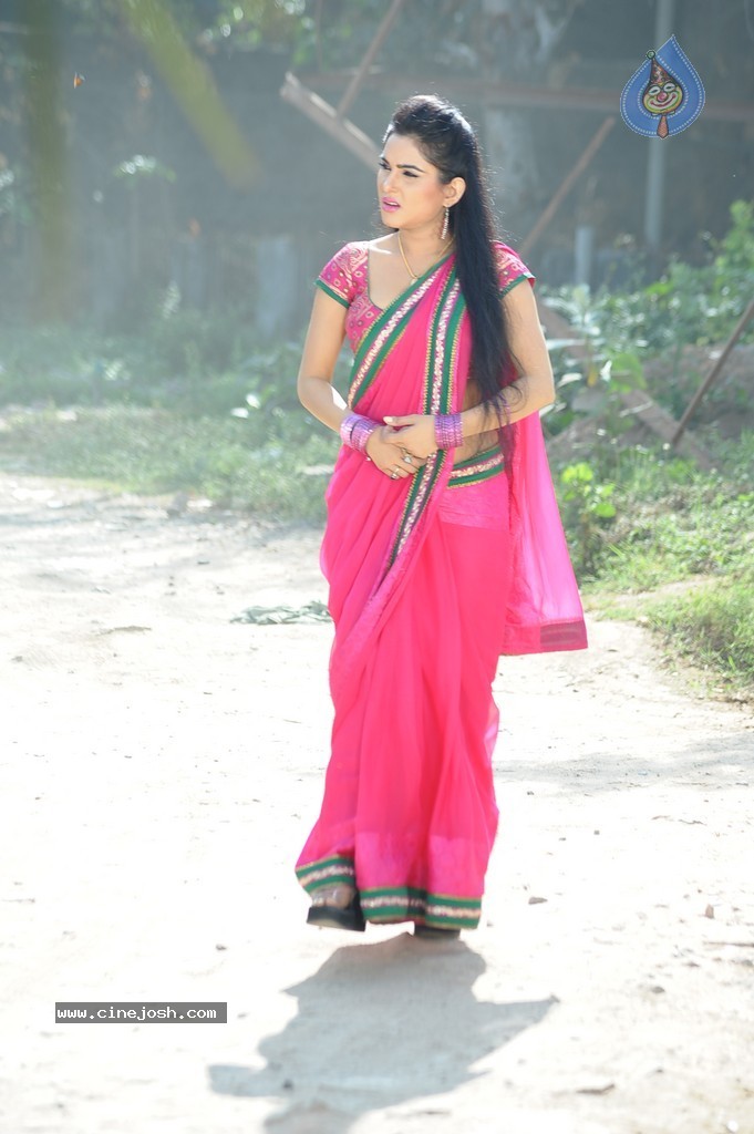 Kavya Singh Hot Images - 16 / 77 photos