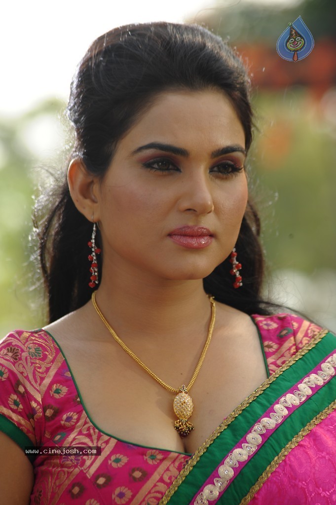 Kavya Singh Hot Images - 24 / 77 photos