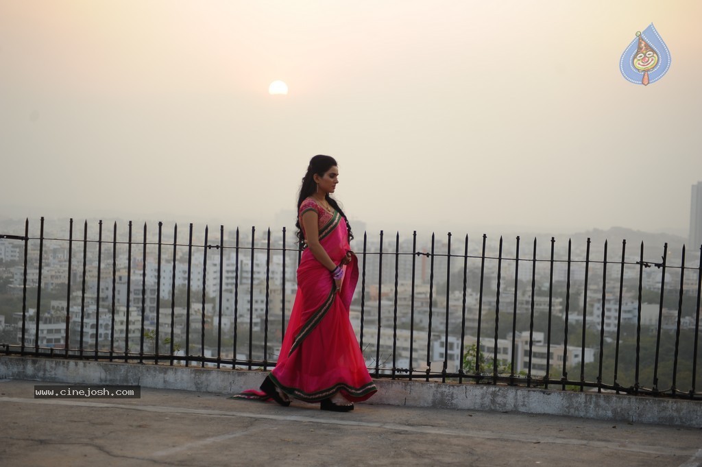Kavya Singh Hot Images - 33 / 77 photos