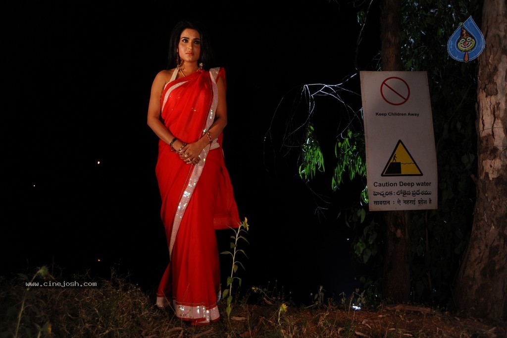 Kavya Singh Hot Images - 36 / 77 photos