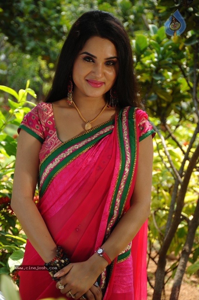 Kavya Singh Hot Images - 40 / 77 photos