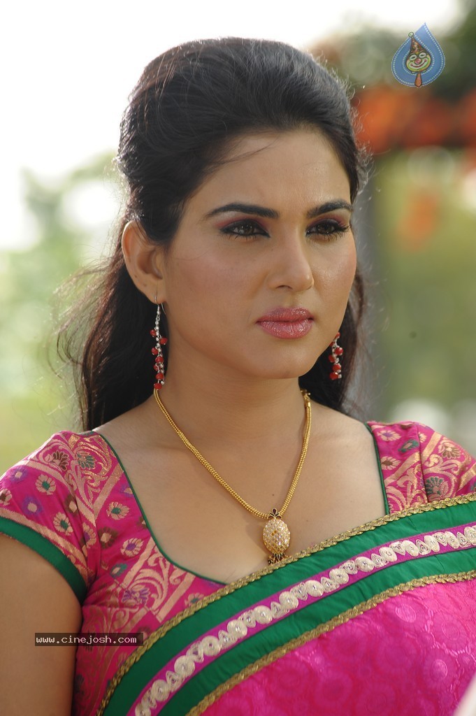 Kavya Singh Hot Images - 41 / 77 photos
