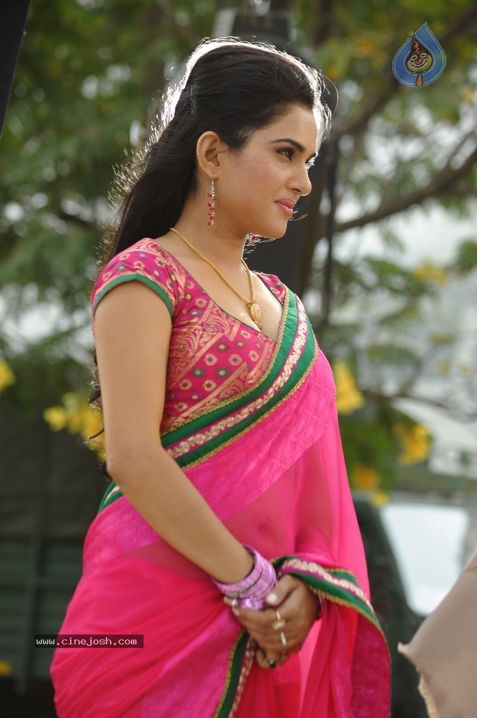 Kavya Singh Hot Images - 48 / 77 photos