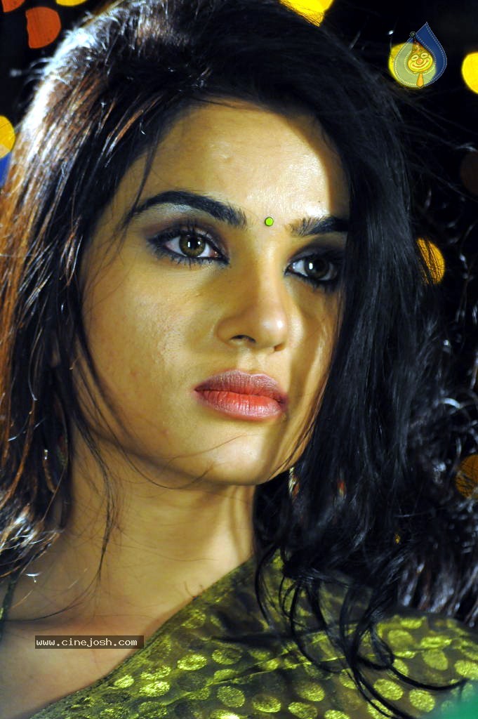 Kavya Singh Hot Stills - 5 / 47 photos