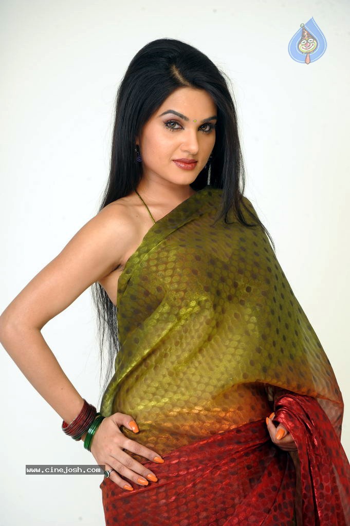 Kavya Singh Hot Stills - 25 / 47 photos