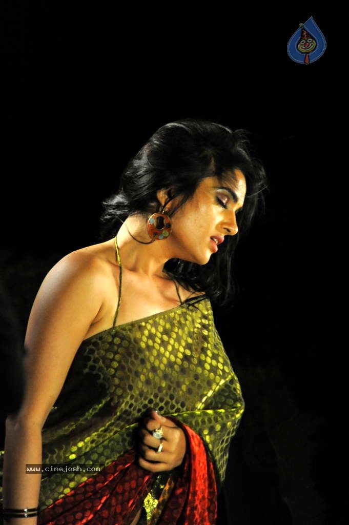 Kavya Singh Hot Stills - 43 / 47 photos