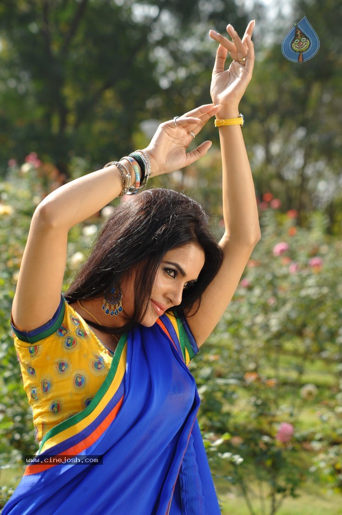 Kavya Singh New Gallery - 25 / 57 photos