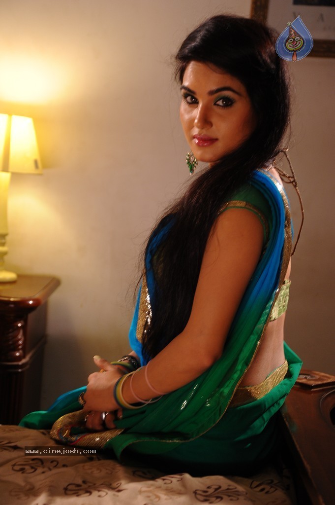 Kavya Singh New Stills - 11 / 56 photos