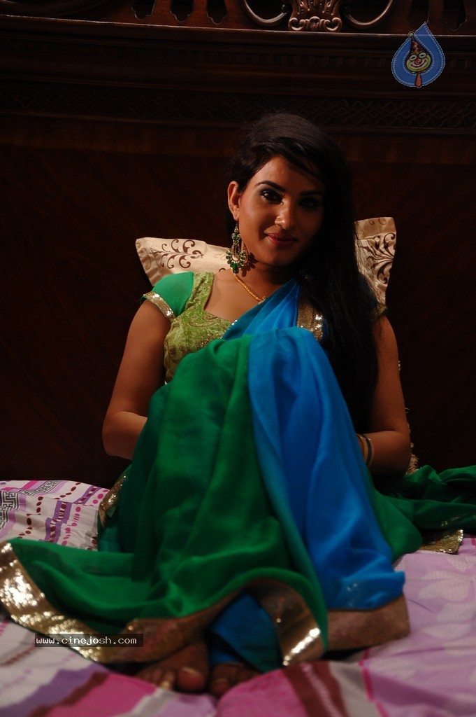 Kavya Singh New Stills - 20 / 56 photos