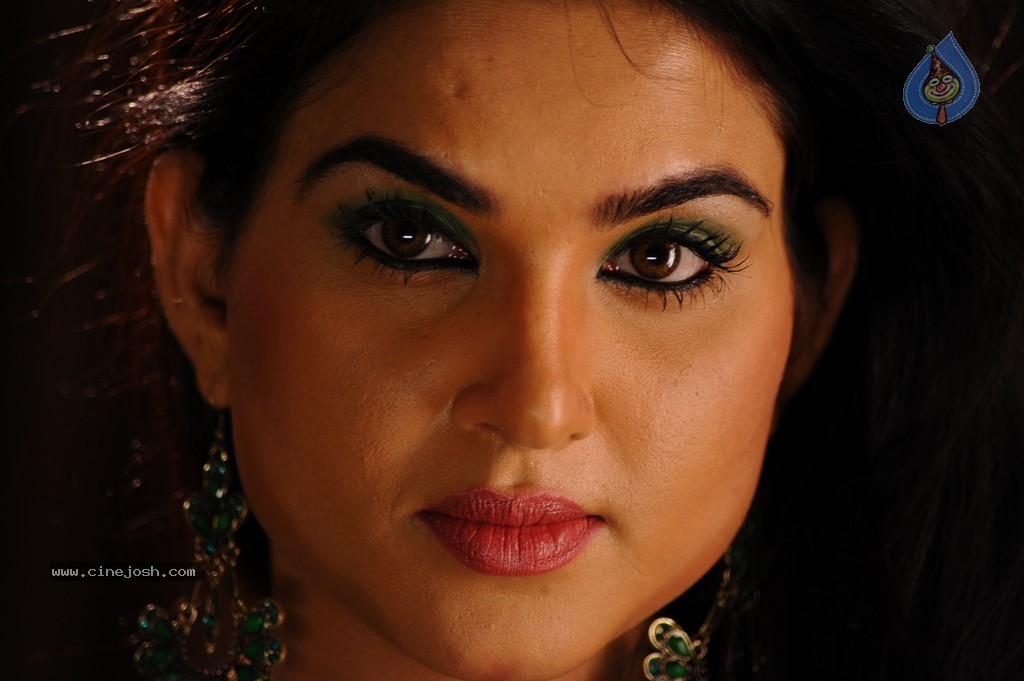 Kavya Singh New Stills - 24 / 56 photos