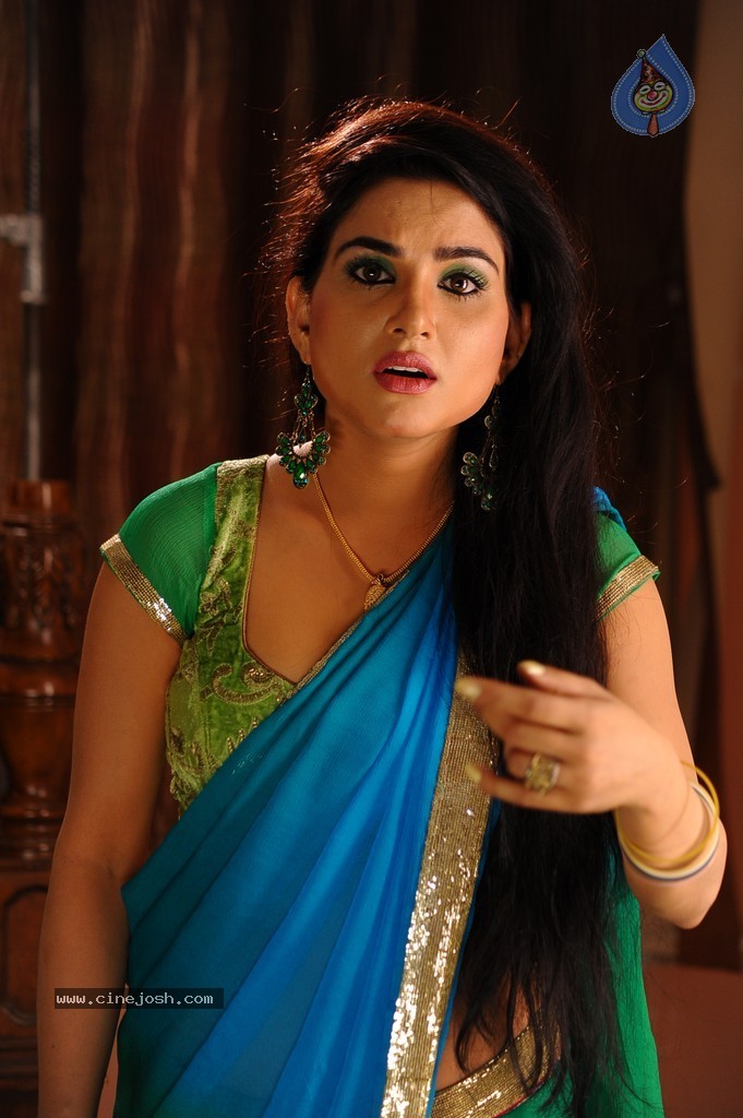 Kavya Singh New Stills - 30 / 56 photos