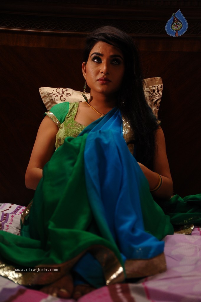 Kavya Singh New Stills - 41 / 56 photos