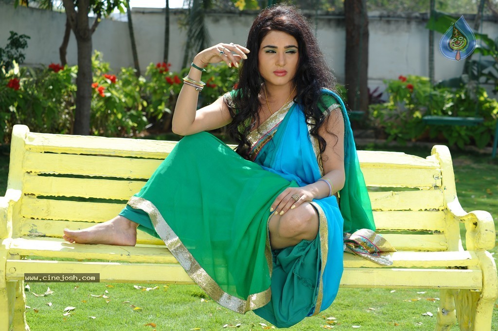 Kavya Singh New Stills - 42 / 56 photos