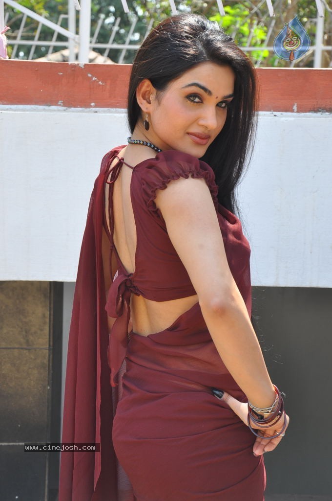 Kavya Singh Spicy Stills - 14 / 94 photos