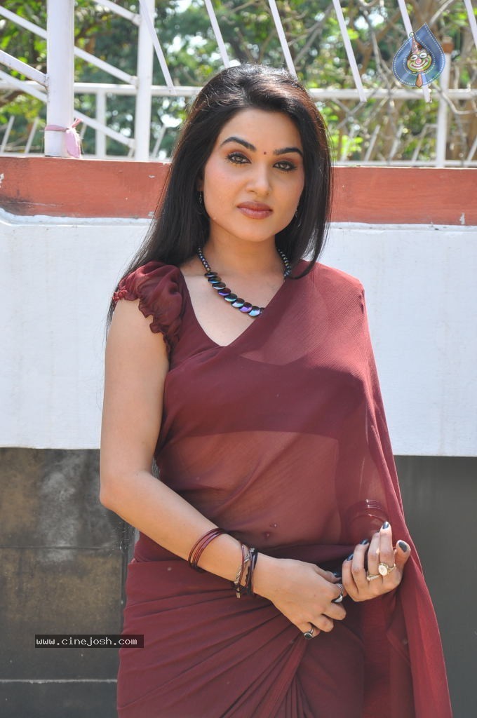 Kavya Singh Spicy Stills - 35 / 94 photos