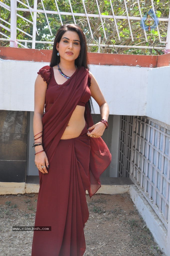 Kavya Singh Spicy Stills - 43 / 94 photos