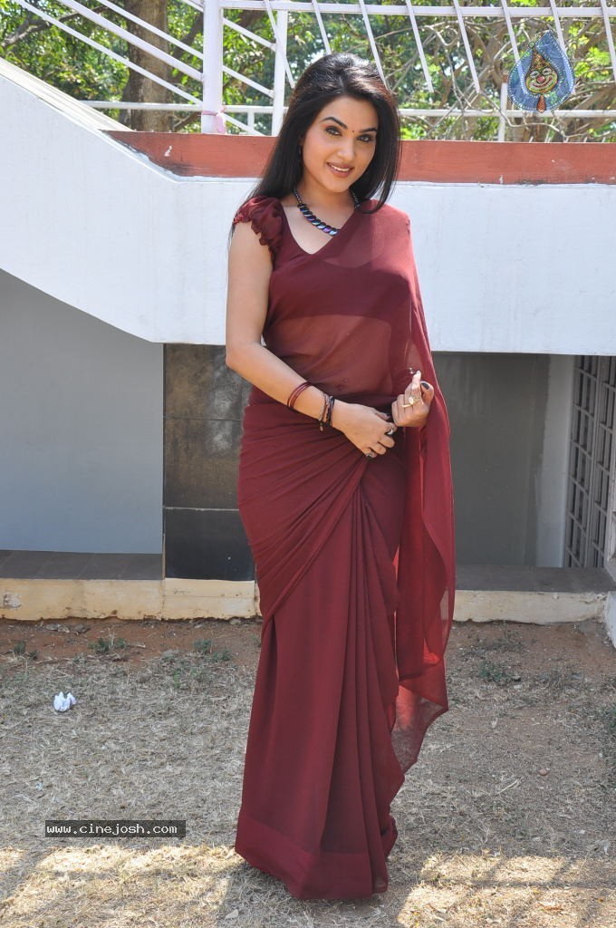 Kavya Singh Spicy Stills - 53 / 94 photos