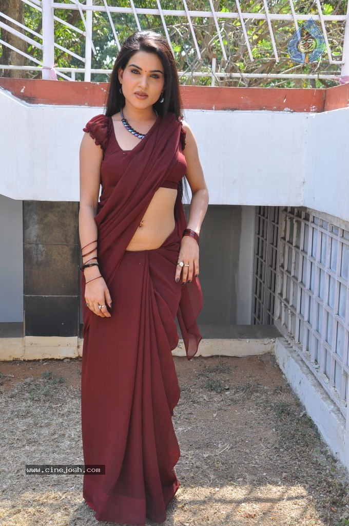 Kavya Singh Spicy Stills - 76 / 94 photos