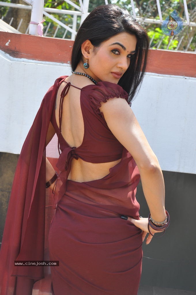 Kavya Singh Spicy Stills - 80 / 94 photos