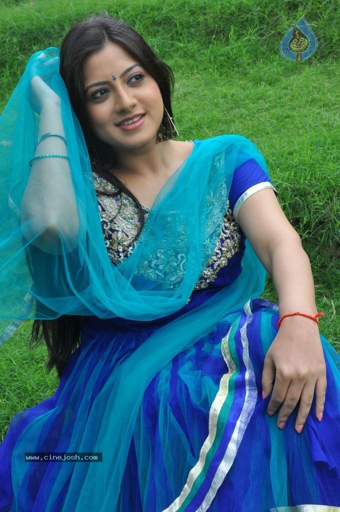 Keerthi Chawla Latest Stills - 12 / 87 photos