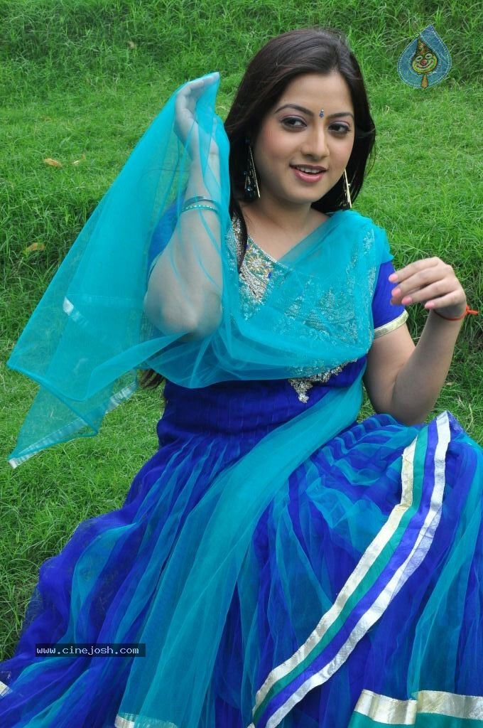 Keerthi Chawla Latest Stills - 26 / 87 photos