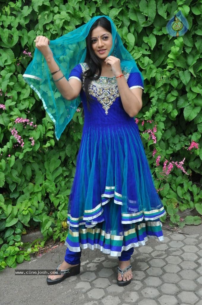 Keerthi Chawla Latest Stills - 28 / 87 photos
