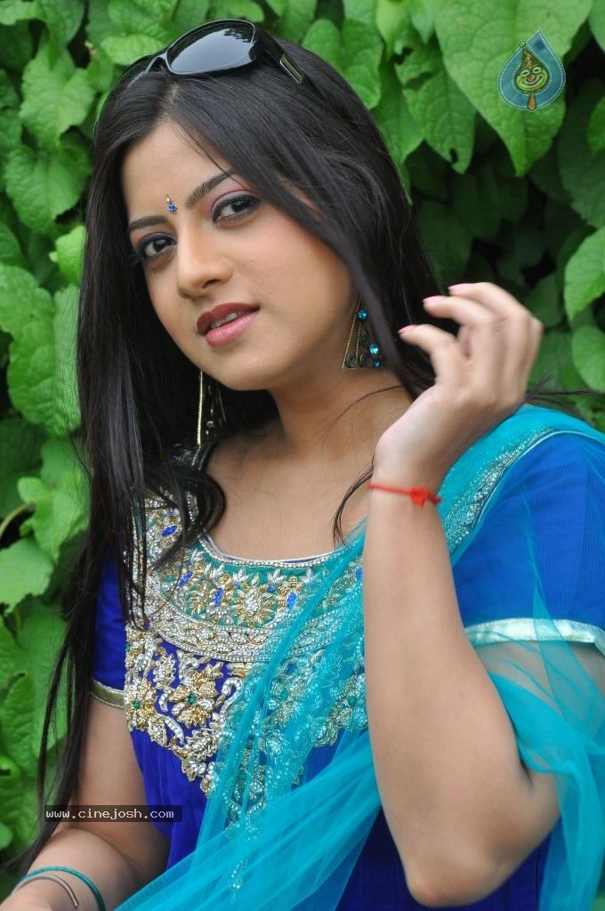 Keerthi Chawla Latest Stills - 33 / 87 photos