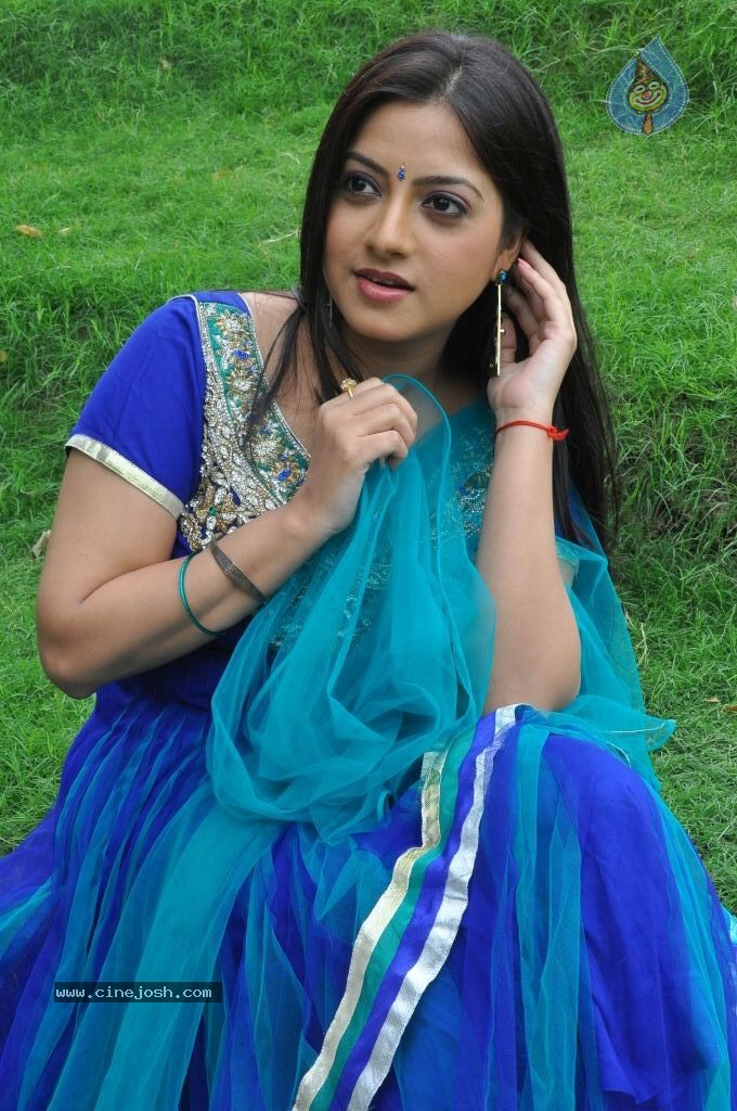 Keerthi Chawla Latest Stills - 35 / 87 photos