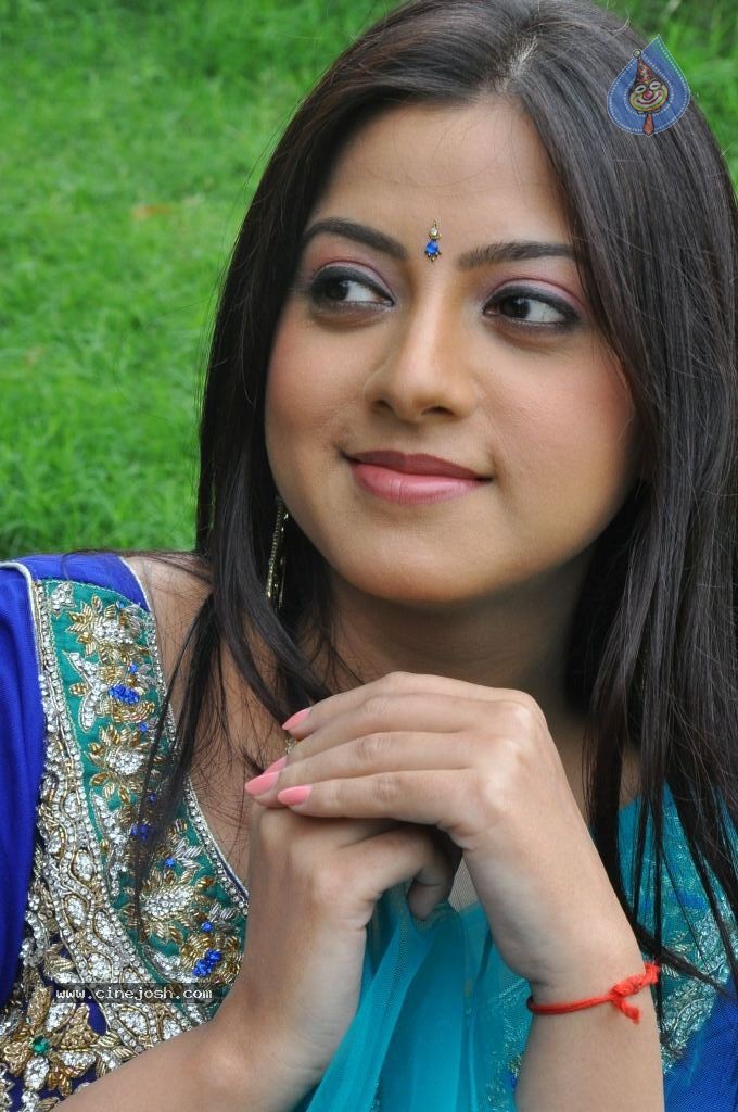 Keerthi Chawla Latest Stills - 47 / 87 photos