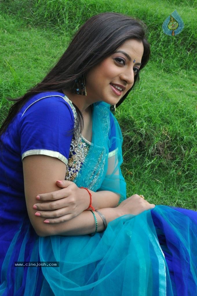 Keerthi Chawla Latest Stills - 81 / 87 photos