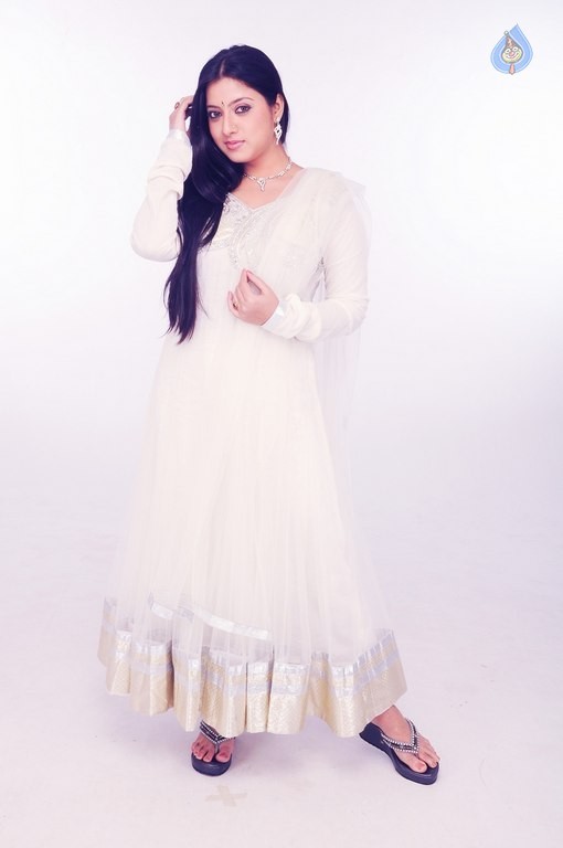 Keerthi Chawla New Photos - 7 / 8 photos