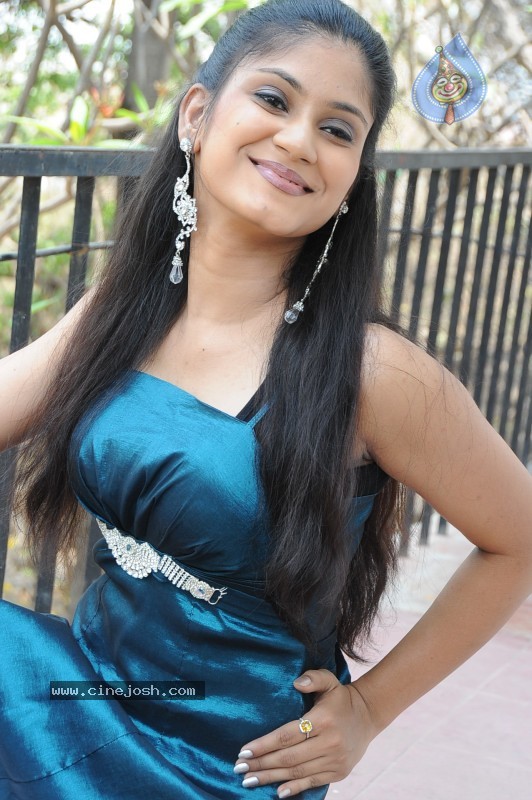 Keerthi  Gallery  - Siri Malle Puvvu - 7 / 52 photos