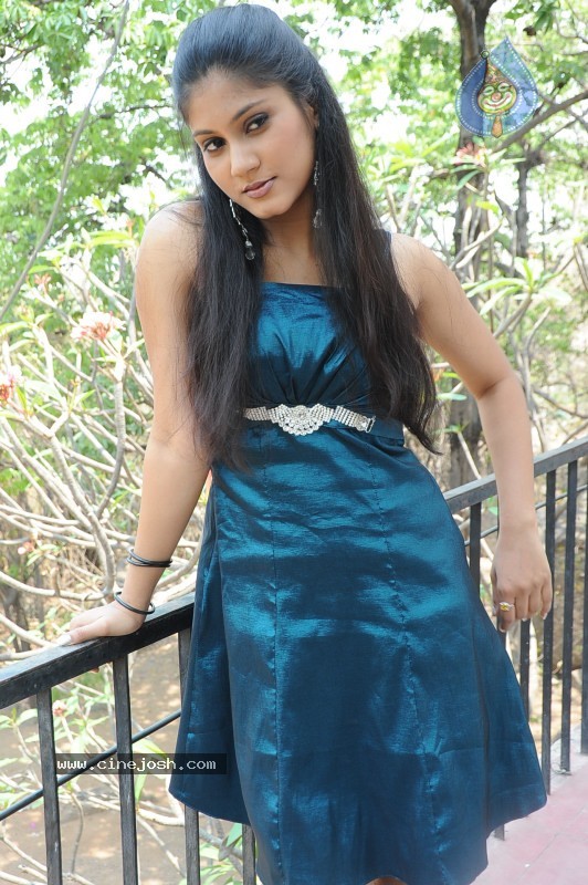 Keerthi  Gallery  - Siri Malle Puvvu - 11 / 52 photos