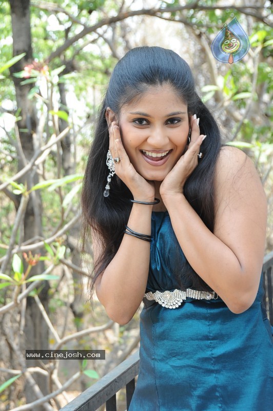 Keerthi  Gallery  - Siri Malle Puvvu - 21 / 52 photos