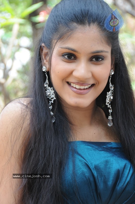 Keerthi  Gallery  - Siri Malle Puvvu - 35 / 52 photos