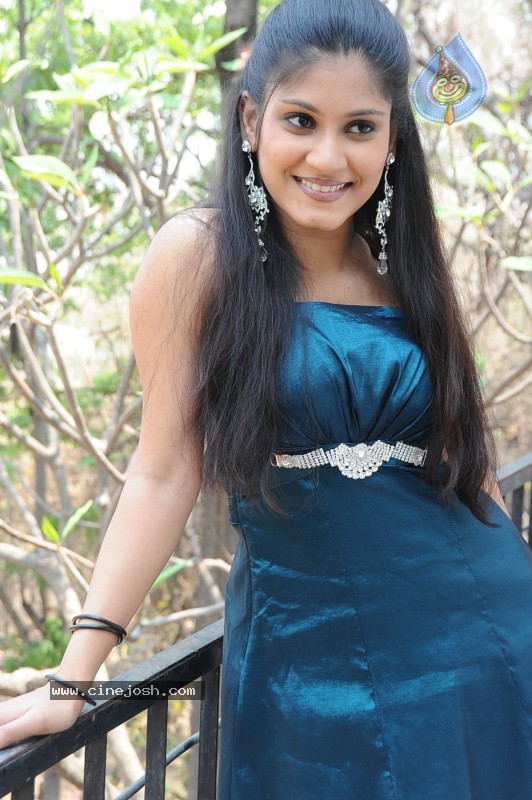Keerthi  Gallery  - Siri Malle Puvvu - 40 / 52 photos