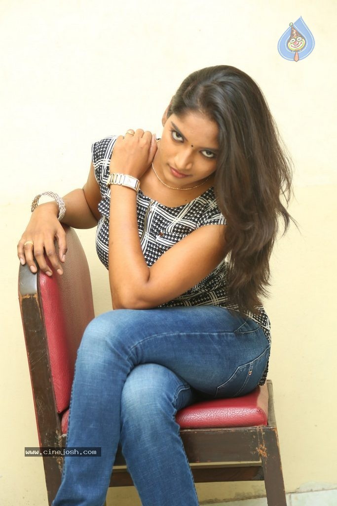 Keerthi New Photos - 20 / 100 photos