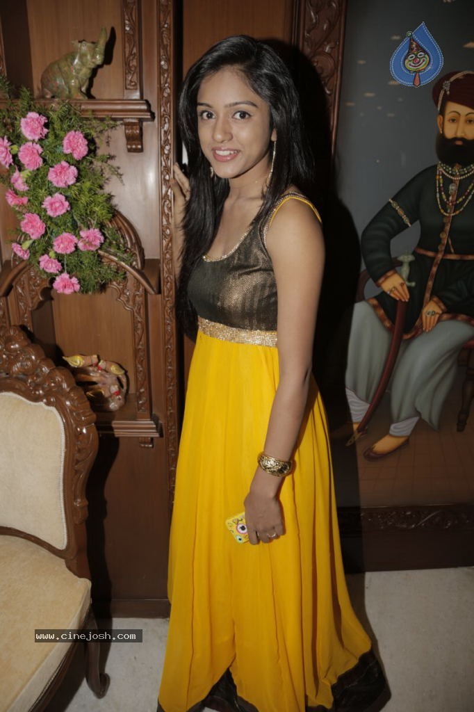 Keerthi New Stills - 1 / 41 photos