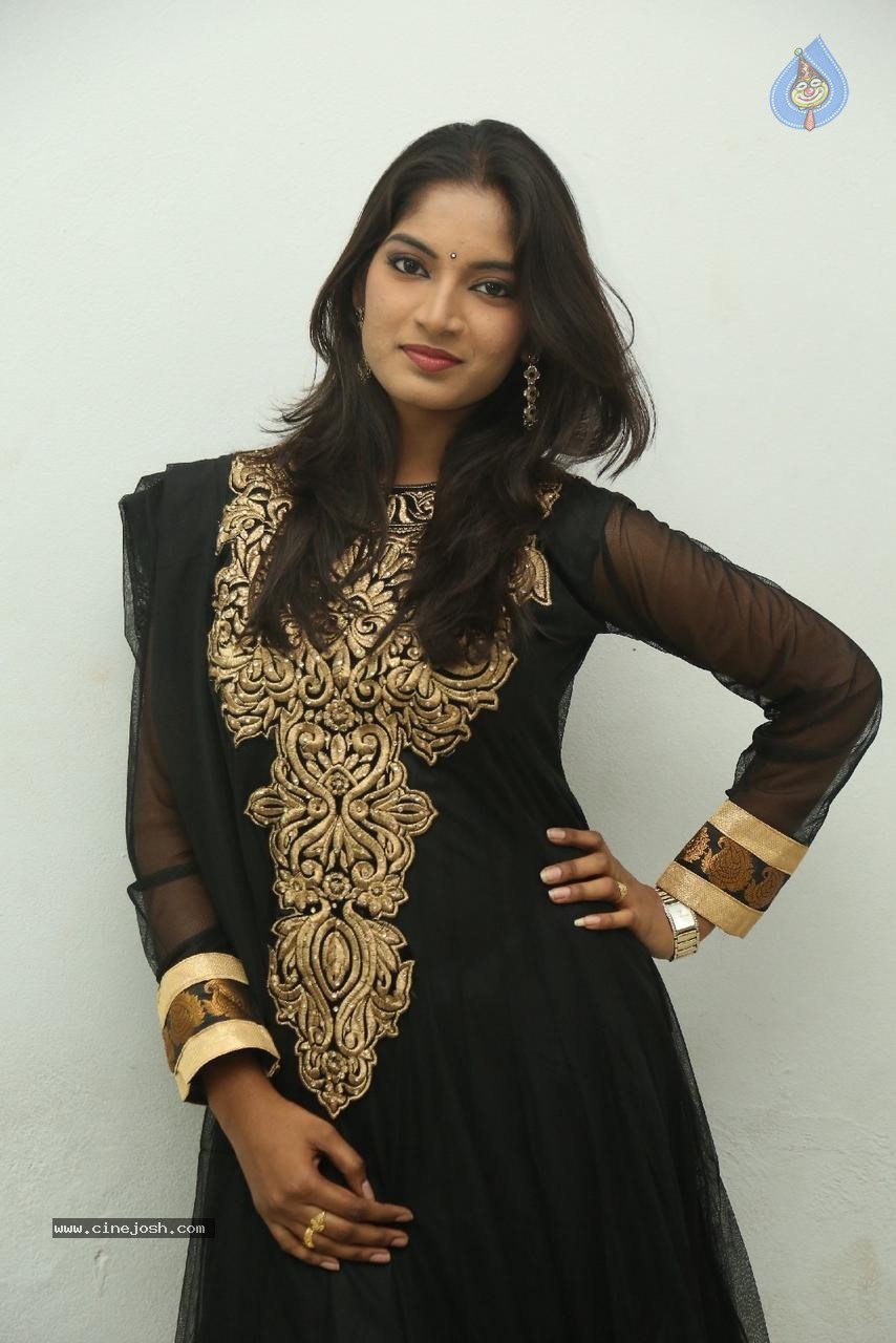 Keerthi Photos - 12 / 49 photos