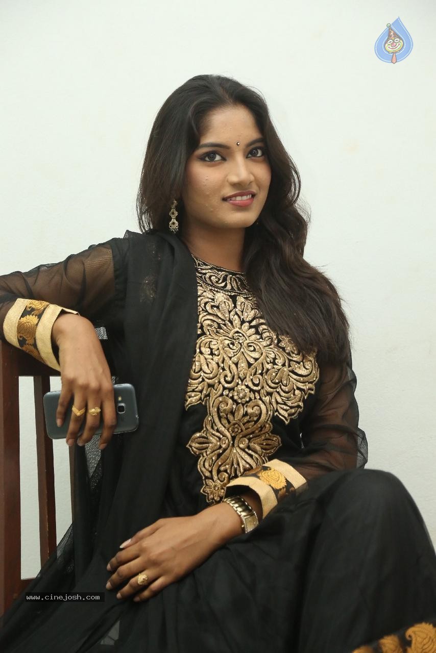 Keerthi Photos - 18 / 49 photos