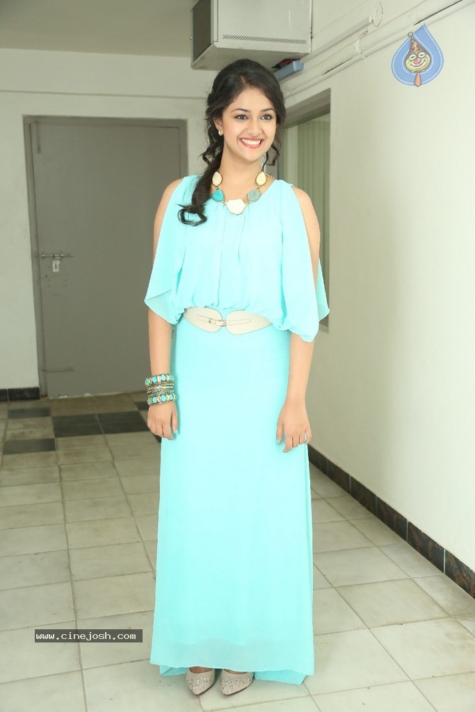 Keerthi Stills - 39 / 120 photos